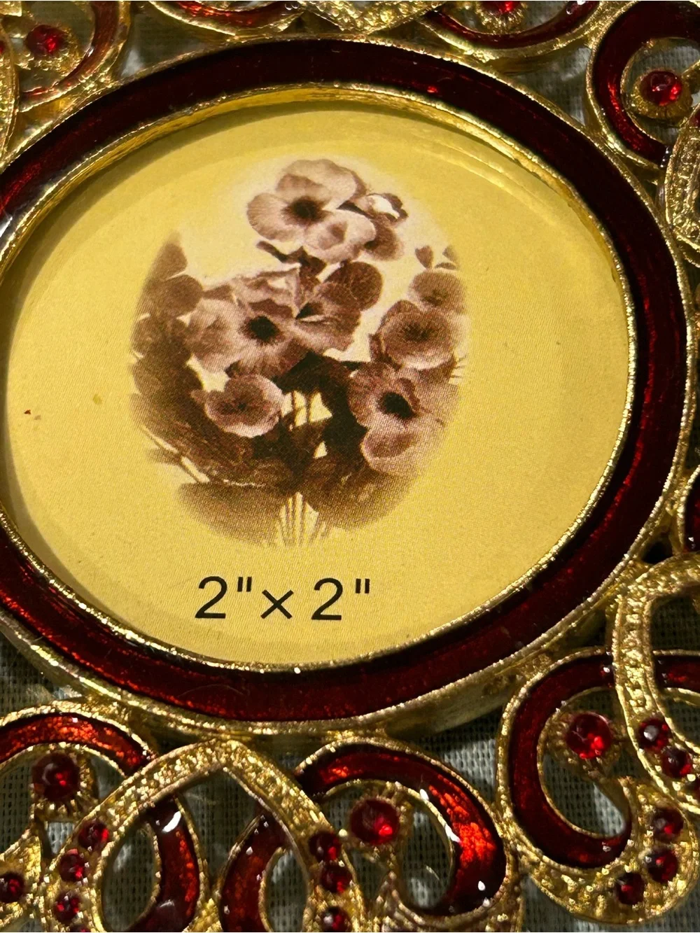 N/A ornate round
